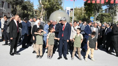 Malatya’da İlköğretim Haftası Çelenk Sunma Töreni Düzenlendi
