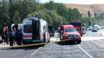 Virajı alamayan tır yan yattı, kazada sürücü yaralandı