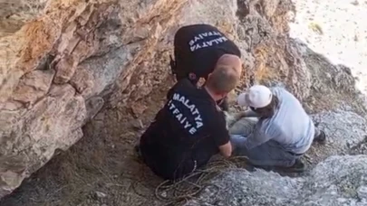 Yeşilyurt’ta mahsur kalan 4 keçi kurtarıldı