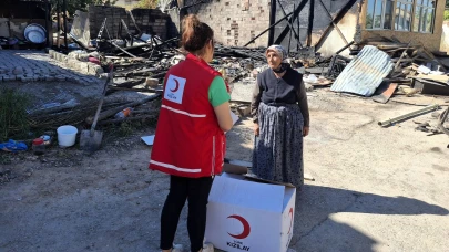 Kızılay Yangın Mağdurunu Ziyaret Etti