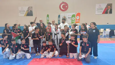 15 Temmuz Minikler Taekwondo Şampiyonası’nda 3 Kupalı Tarihi Zafer!