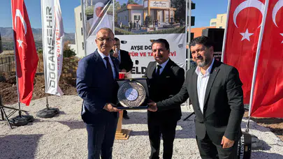 Sanatçı Latif Doğan, Annesinin Adını Memleketinde Yaşatacak
