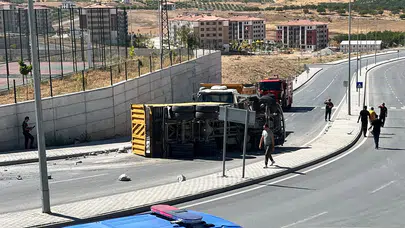 Yeşilyurt'ta Hafriyat Kamyonları Çarpıştı: 1 Yaralı