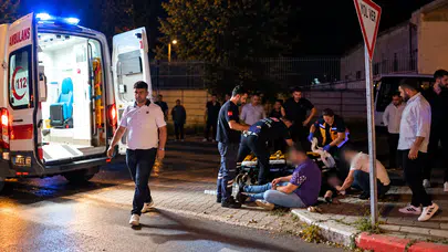 Malatya'da Minibüs Ağaca Çarptı: 2 Kişi Yaralandı