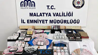 Cezmi Kartay Caddesi'nde Kumar Baskını: 12 Gözaltı