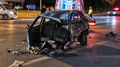 Feci Kazada Otomobil İkiye Ayrıldı: 1’i Ağır 4 Yaralı