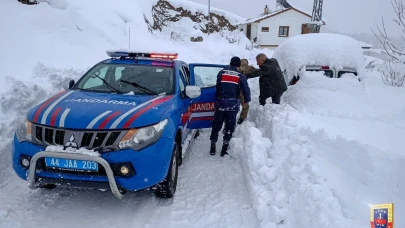 Malatya’da Kar Esareti: Jandarma 34 Araçtaki 47 Kişiyi Kurtardı