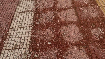 İnönü Üniversitesi’nde "Pembe Yol" Çilesi: Parkeler Çakıla Döndü