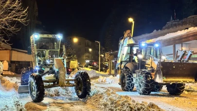 Arapgir’de Gece Mesaisi: Atatürk Caddesi Kardan Temizlendi