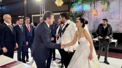 Özgür Özel Malatya’da Nikah Şahidi Oldu: Ağbaba Ailesinin Mutlu Günü