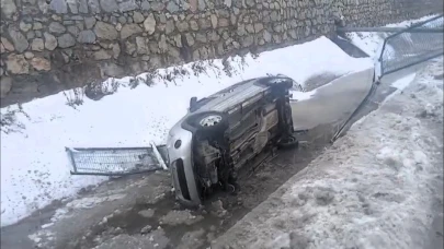 Otomobil Kanala Uçtu: Sürücü Yara Almadan Kurtuldu