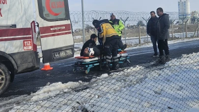 Malatya Havaalanı Yolunda Kaza: Minibüs Tarım Arazisine Devrildi