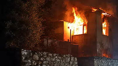 Malatya Battalgazi Mahallesinde Metruk Evde Korkutan Yangın
