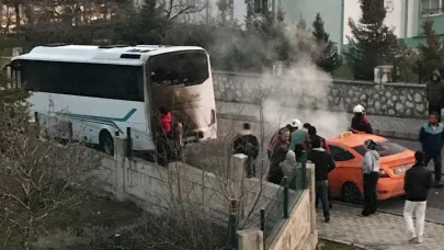 Malatya'da Sabahın İlk Saatlerinde İki Araç Alev Alev!