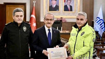 Çorabını Çocuğa Veren Malatyalı Polise TFF'den Ödül