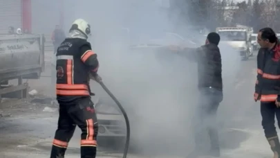 Malatya Sanayi Sitesi’nde Araç Yangını: İtfaiye Müdahale Etti