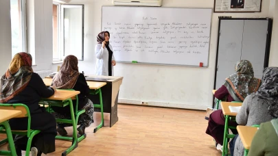 Topsöğüt’te Okuma Yazma Gururu: Kursiyerler Belgelerini Aldı