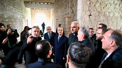 Bakan Ersoy Sahada: Yeni Cami ve Atatürk Evi’nde Restorasyon İncelemesi