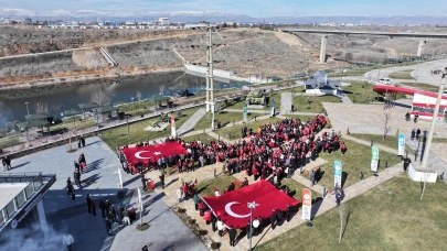 Yeşilyurt’ta Kırmızı Beyaz Şölen: Gençlik Bayrak Yürüyüşü