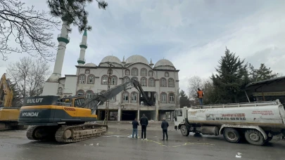 Malatya'da Yıllara Meydan Okuyan Sanayi Camii Yıkıldı