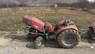 Doğanşehir’de traktör devrildi: Malatya-Adıyaman kara yolundaki kazada 2 kişi yaralandı!
