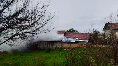 Seyran Mahallesi’nde Korkutan Yangın: Eşyalar kullanılamaz hâle geldi.