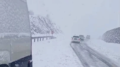 Pütürge Yolunda Kar Esareti: Araçlar Mahsur Kaldı