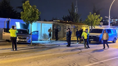 Malatya Güney Kuşak Yolu'nda Feci Kaza: Araçlar Konteyner ve Direğe Çarptı, 1 Yaralı