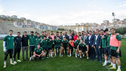 Başkan Er, Finale Giderken Sporcuları Moral İçin Ziyaret Etti