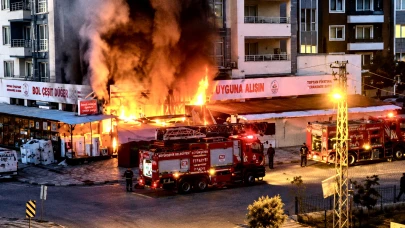Malatya’da AVM'de Yangın: Küle Döndü