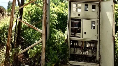 Dilek Mahallesi’nde Açık Elektrik Panoları Korkutuyor