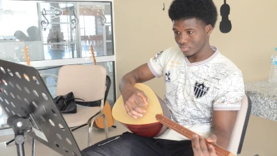 MABESEM’in Bağlama Kursu Afrika’dan Gelen Öğrenciye İlham Oldu