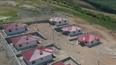 Hekimhan Ballıkaya’da Deprem Konutları Teslim Edilmedi, Kış Şartları Evleri Vurdu!
