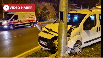 Aydınlatma Direğine Çarpan Araçta 2 Yaralı!