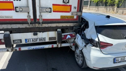 Malatya’da Tır ile Otomobil Çarpıştı