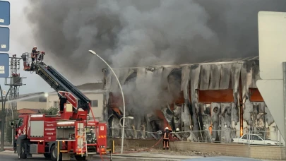 Malatya MOTAŞ Bakım Atölyesinde Büyük Yangın: 3 Otobüs Alevlere Teslim Oldu!