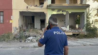 Çatı Duvarı Yıkıldı, Ağır Hasarlı Binada İnceleme!