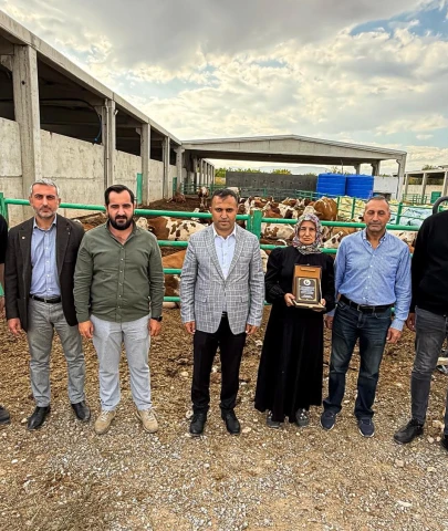 Malatyalı Girişimci Hafure Adak, Hayvancılıkta Örnek Başarı Elde Etti