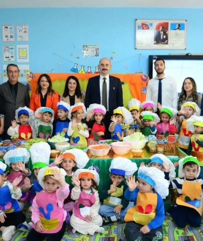 Kaymakam Çocuklarla Turşu Kurdu: Doğanşehir’de Lezzet Dolu Ders!