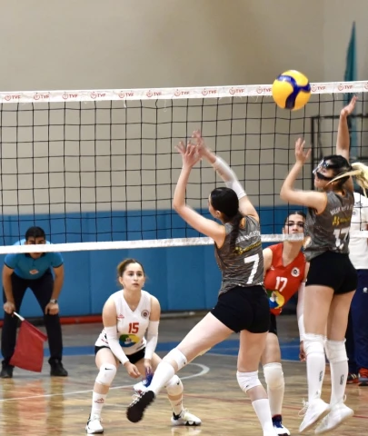Voleybolda Malatya Takımları Haftayı Farklı Sonuçlarla Kapattı