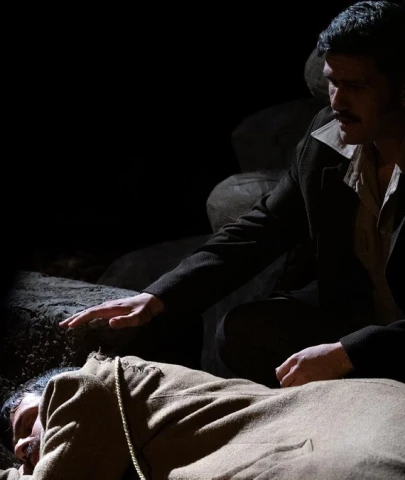 Malatya'da Sanat Gecesi: 'Pusuda' Oyunu Ayakta Alkışlandı