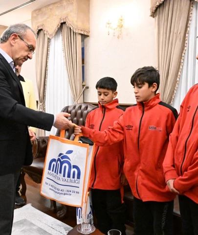 Malatya'nın "Hokey" Gururu: Şampiyonlar Vali Yavuz'un Konuğu Oldu