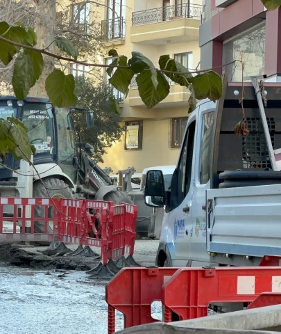 Malatya’da İçme Suyu Hattı Patladı, Sokaklar Sular Altında Kaldı