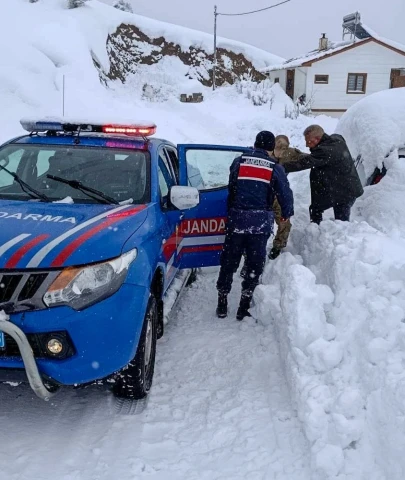 Malatya’da Kar Esareti: Jandarma 34 Araçtaki 47 Kişiyi Kurtardı