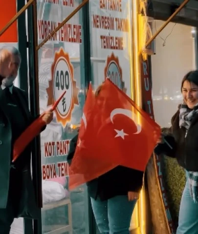 Sınırdaki Provokasyona Malatya’dan Cevap: Türk Bayrağı Dağıtıldı