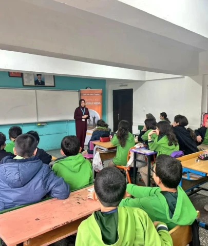 Yeşilyurt’ta "Güvenli Aile, Güvenli Nesil" Eğitimleri Sürüyor