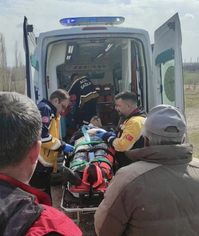 Yazıhan'da Traktör Kanala Devrildi: 2 Kişi Yaralandı