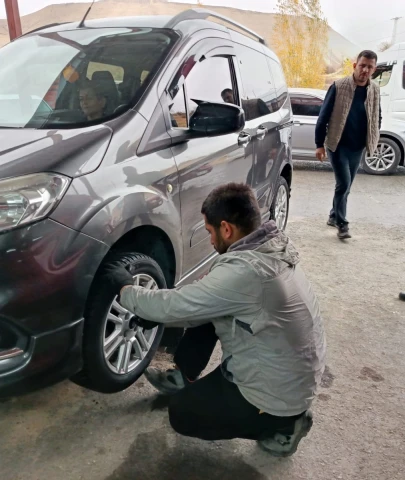 Yaz Lastiği Mesaisi Başladı: Lastikçilerde 15 Nisan Yoğunluğu