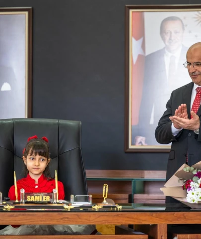 Belediye Başkanı Sami Er, Görevini Ece Sayar'a Devretti