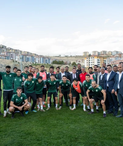 Başkan Er, Finale Giderken Sporcuları Moral İçin Ziyaret Etti